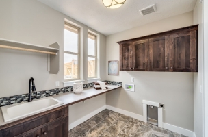025_Laundry-Room