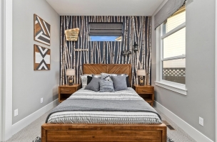 042-Bedroom