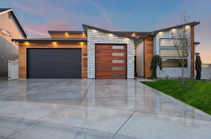 118-Front-of-Home